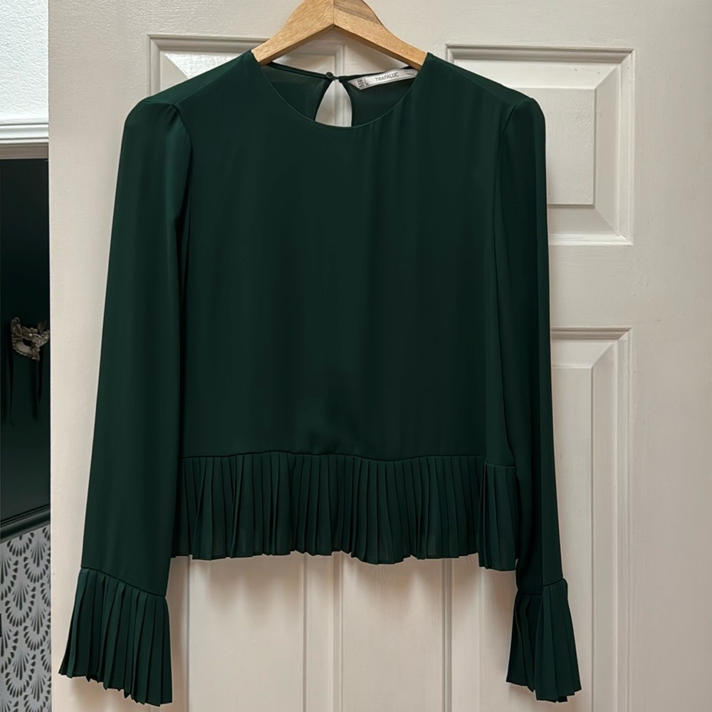Zara polyester blouse with pleated cuffs and bottom